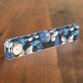 Dunkles Nahtloses Muster mit blauen Schmetterlinge Namensplakette (Seite)