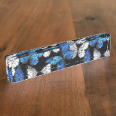 Dunkles Nahtloses Muster mit blauen Schmetterlinge Namensplakette (Seite)