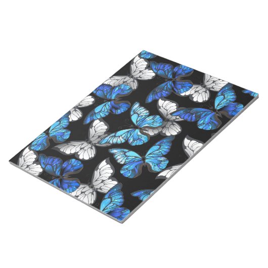 Dunkles Nahtloses Muster mit blauen Schmetterlinge Notizblock (angewinkelt)