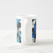 Dunkles Nahtloses Muster mit blauen Schmetterlinge Porzellantasse (Rückseite)