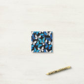 Dunkles Nahtloses Muster mit blauen Schmetterlinge Post-it Klebezettel (Auf Schreibtisch)