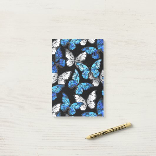 Dunkles Nahtloses Muster mit blauen Schmetterlinge Post-it Klebezettel (Auf Schreibtisch)