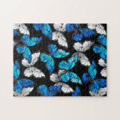 Dunkles Nahtloses Muster mit blauen Schmetterlinge Puzzle (Horizontal)