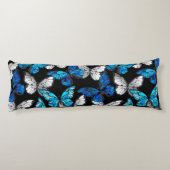 Dunkles Nahtloses Muster mit blauen Schmetterlinge Seitenschläferkissen (Rückseite)