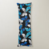 Dunkles Nahtloses Muster mit blauen Schmetterlinge Seitenschläferkissen (Rückseite (Vertikal))