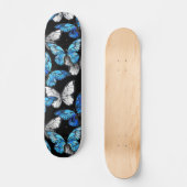 Dunkles Nahtloses Muster mit blauen Schmetterlinge Skateboard (Vorderseite)