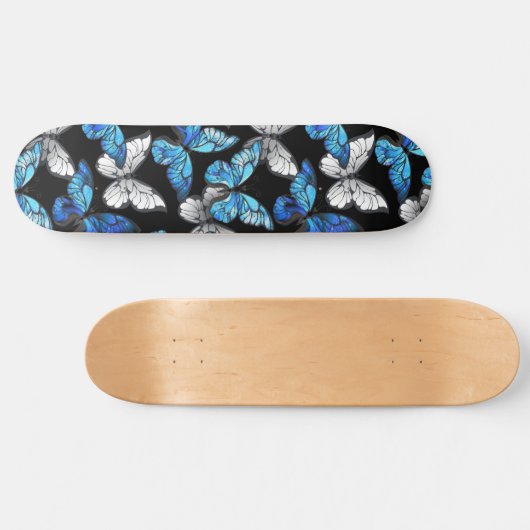 Dunkles Nahtloses Muster mit blauen Schmetterlinge Skateboard (Horizontal)
