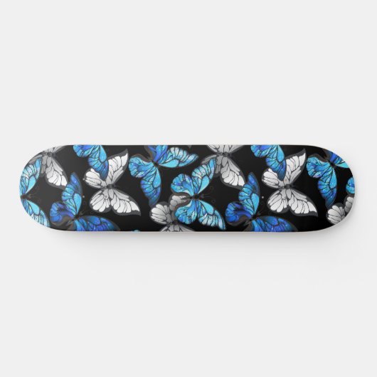 Dunkles Nahtloses Muster mit blauen Schmetterlinge Skateboard (Horizontal)