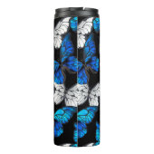 Dunkles Nahtloses Muster mit blauen Schmetterlinge Thermosbecher (Rückseite)