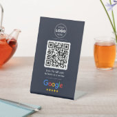 Dunkles Navy Google Review QR Code Logo Sockelschild (In SItu)