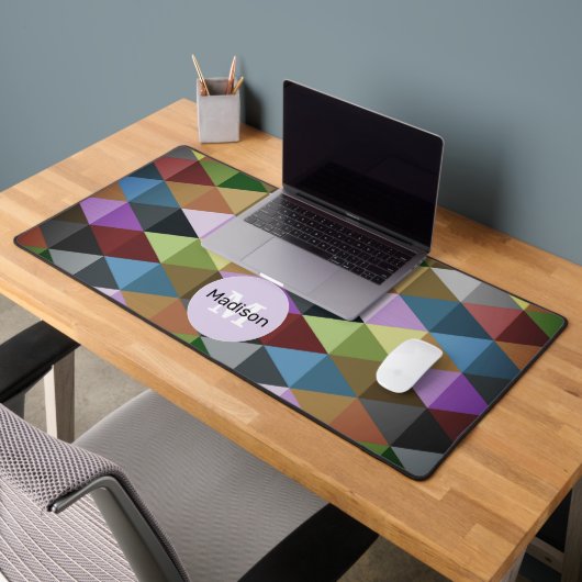 Dunkles Retro-farbiges Dreiecksmuster Monogramm Schreibtischunterlage (Büro 2)