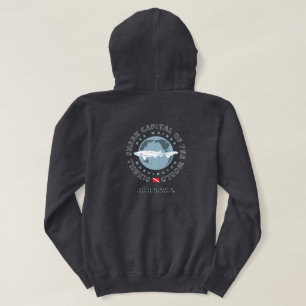 Dunkles Shirt für den Kreisverkehr