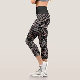Dunkles Tone Feather Muster auf schwarz gedruckt Capri Leggings