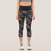 Dunkles Tone Feather Muster auf schwarz gedruckt Capri Leggings (Vorderseite)