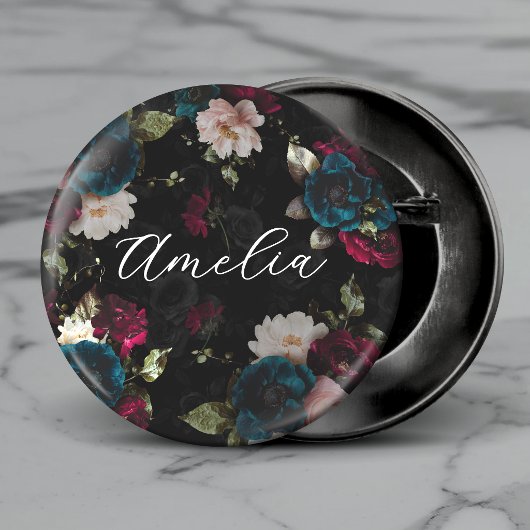 Dunkles Türkisrotes Florales Monogramm Button