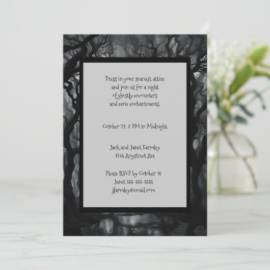 Dunkles und unheimliches Spuk WaldHalloween Einladung (Stehend Vorderseite)