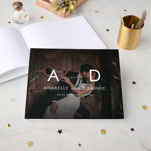 Dunkles verblassendes Foto und Monogramm Elegante Gästebuch (Vorderseite Offen)