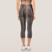 Dunkles Waldstreifen-Design Capri Leggings (Rückseite)