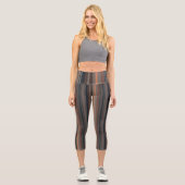 Dunkles Waldstreifen-Design Capri Leggings (Vorderseite)