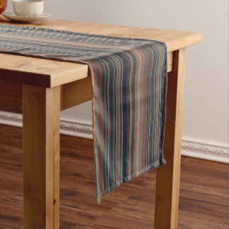 Dunkles Waldstreifen-Design Kurzer Tischläufer
