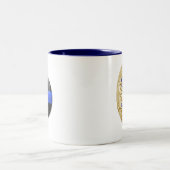 Dünne blaue Linie - glühende Schaltfläche und Gold Zweifarbige Tasse (Mittel)