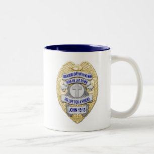 Dünne blaue Linie leuchtender Knopf und goldenes A Zweifarbige Tasse