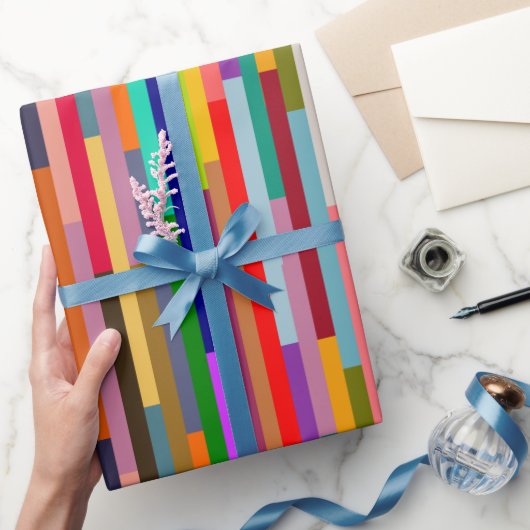 Dünne farbige Streifen Geschenkpapier (Schenken)