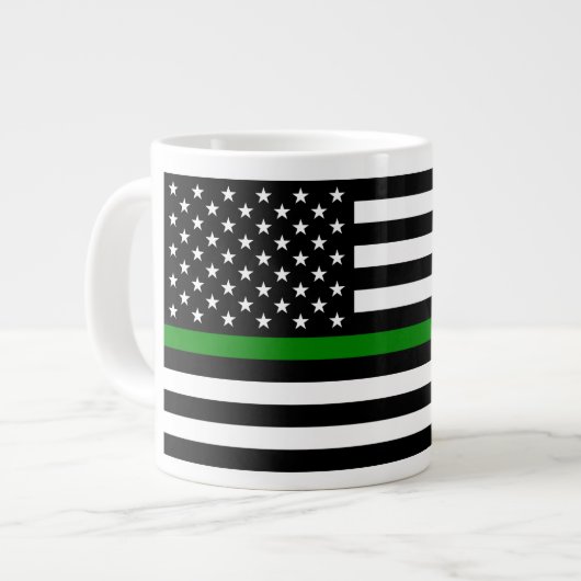 Dünne grüne Flagge: Patriotische Militärveteranen Jumbo-Tasse (Vorderseite Links)