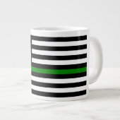 Dünne grüne Flagge: Patriotische Militärveteranen Jumbo-Tasse (Vorderseite Rechts)