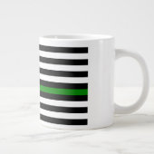 Dünne grüne Flagge: Patriotische Militärveteranen Jumbo-Tasse (Rechts)