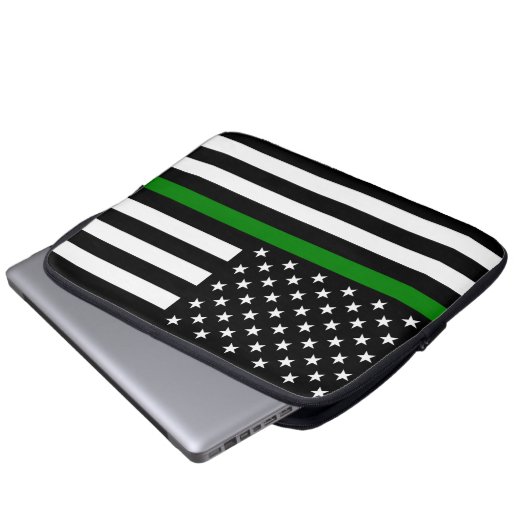 Dünne grüne Flagge: Patriotische Militärveteranen Laptopschutzhülle (Vorne Knopf)