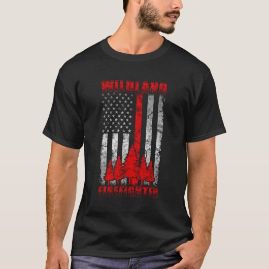 Dünne Red Line American Flag Wildland Feuerwehrman T-Shirt (Vorderseite)