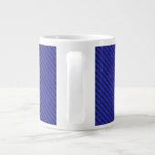 Dünne schwarze und blaue Diagonalstreifen Jumbo-Tasse (Rückseite)