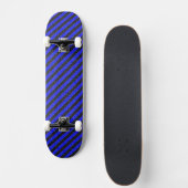 Dünne schwarze und blaue Diagonalstreifen Skateboard (Vorne)