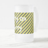 Dünne schwarze und gelbe Diagonalstreifen Mattglas Bierglas (VorderseiteRechts)