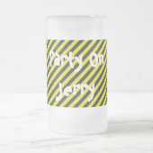 Dünne schwarze und gelbe Diagonalstreifen Mattglas Bierglas (Mittel)