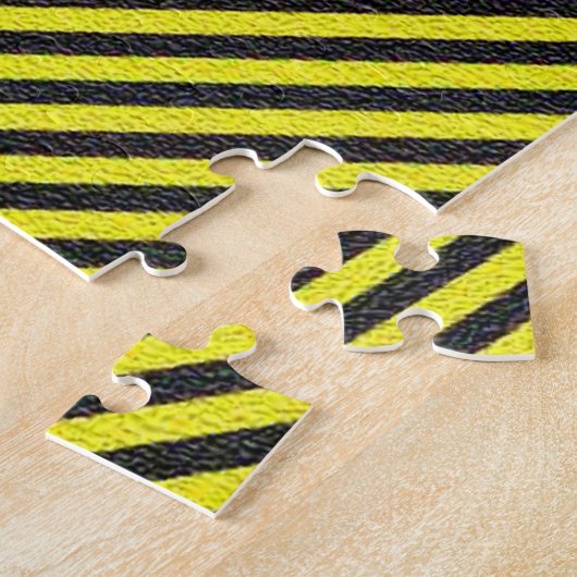 Dünne schwarze und gelbe Diagonalstreifen Puzzle (Seite)