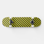 Dünne schwarze und gelbe Diagonalstreifen Skateboard (Horizontal)