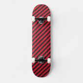 Dünne schwarze und rote Diagonalstreifen Skateboard (Vorderseite)