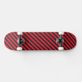 Dünne schwarze und rote Diagonalstreifen Skateboard (Horizontal)
