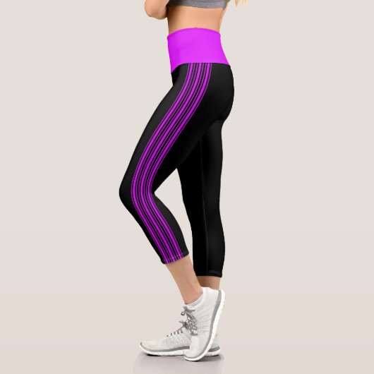 Dünne Streifen Schwarz und Lila Yoga-Ameisen Legie Capri Leggings (Links)