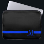 Dünnes Blue Line-Gewohnheits-Monogramm Laptopschutzhülle<br><div class="desc">Eine dünne blaue Linie hinweisend vom Gesetzesvollstreckungberuf. Dieses Einzelteil kennzeichnet ein kundenspezifisches Monogramm zusammen mit Ihrem Namen oder Ihrem Geschenkempfängernamen unter es.</div>