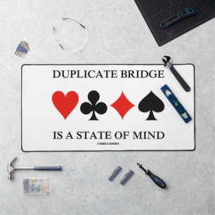 Duplikatbrücke ist ein Staat von Mind-Card-Anzügen Schreibtischunterlage