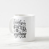 Durch alles leicht ablenkbar Personalisierter Name Kaffeetasse (Vorderseite Links)