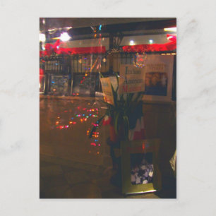 Durch das Fenster im italienischen amerikanischen  Postkarte