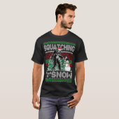 Durch das Schneebussstück, Ugly Sweater C T-Shirt (Vorne ganz)