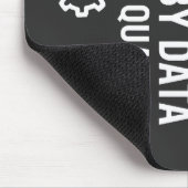 Durch Daten getrieben, von Qualität befeuert - Aut Mousepad (Ecke)