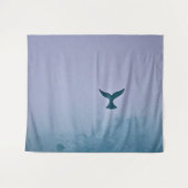 Durch den Nebel - Wal-Schwanz-Kunst Wandteppich (Vorderseite (Horizontal))