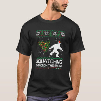 Durch den schneebedeckten Weihnachtsschlaf treten T-Shirt