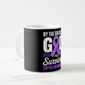 Durch die Gnade Gottes ein Überlebender Lupus-Bewu Kaffeetasse (Vorderseite Links)